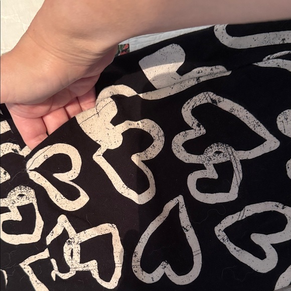 Torrid B/W Heart Patterned leggings - Picture 3 of 4